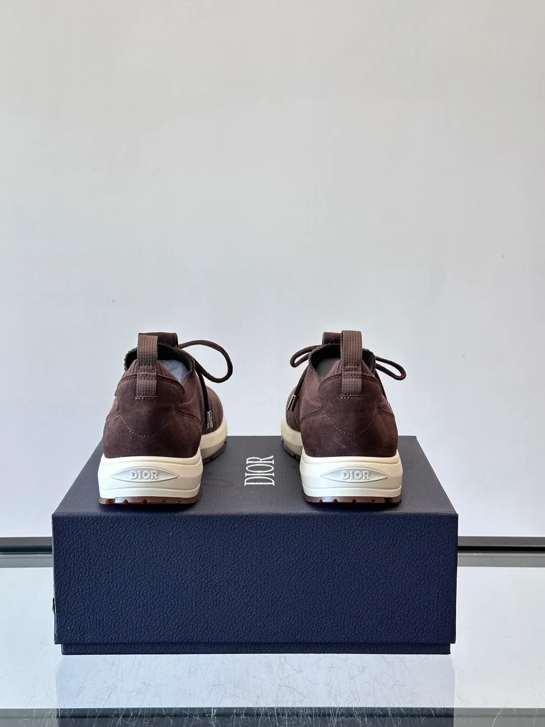 Men's Men's Shoes 💰p440 "Dior" B80 sneakers are a new product of Dior men's series, focusing on comfort and fashion. The upper is made of breathable mesh + fabric splicing, which is lightweight and fits the shape of the foot, making it super comfortable for daily wear. The sole is made of rubber, which has great grip and wear resistance, and is suitable for commuting or light sports. The overall style is simple, the gray tone is versatile, and the shoelaces are adjustable for a more stable fit. Designed by Kim Jones, it is both practical and trendy. It is one of the new hot items in early spring①. size: 39-45 (38.46 customized)